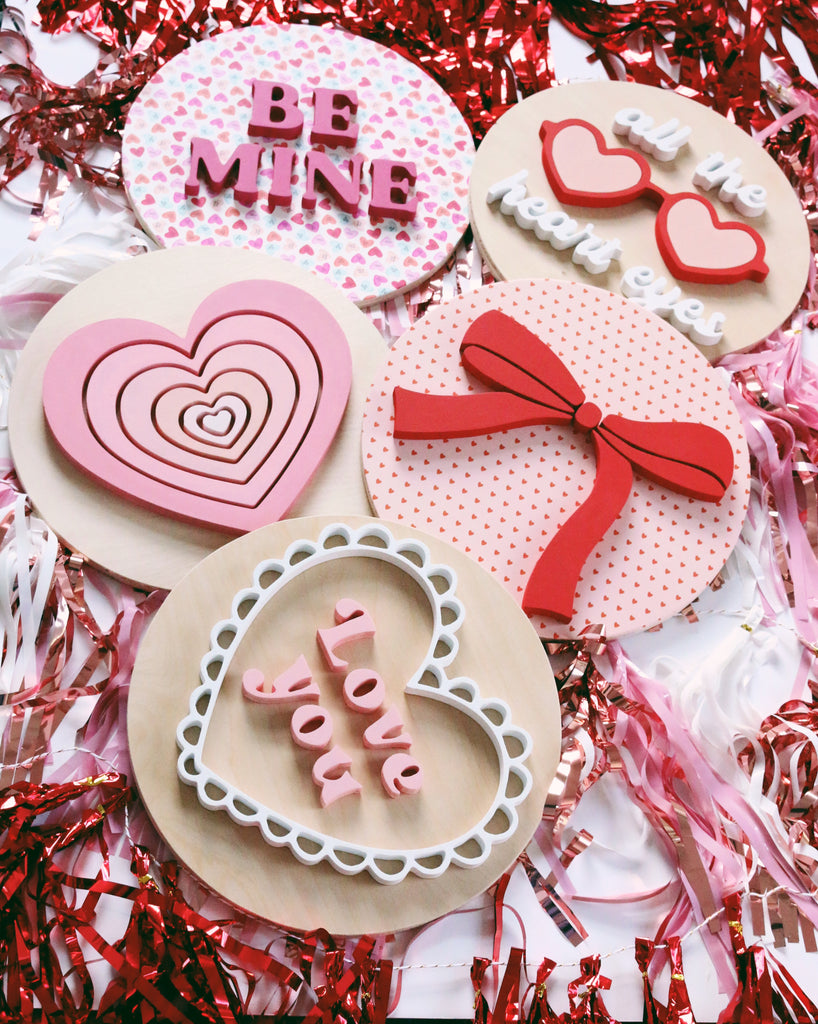 12" Scallop Heart Love you Valentine Sign