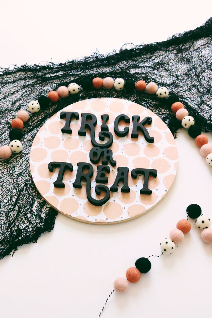 12" Trick or Treat Dot Halloween Sign