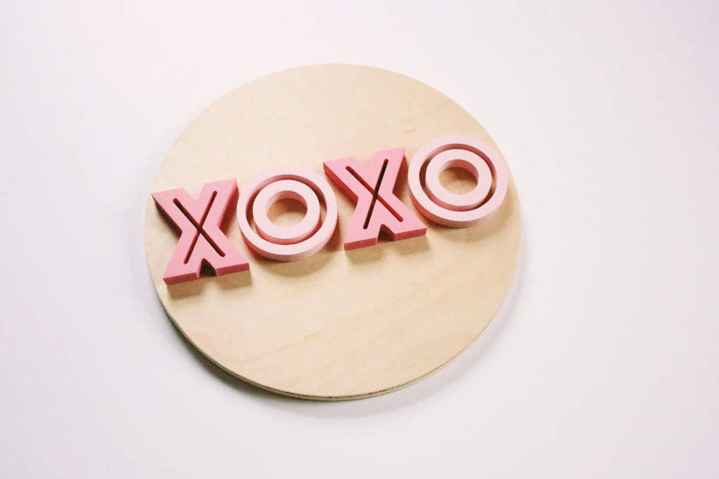 12" XOXO Valentine Sign