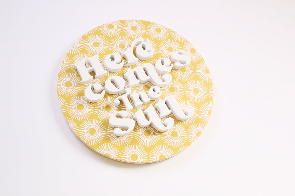 12" Here Comes the Sun Summer Sign